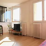 Splendid Bright Spacious And Design Apt